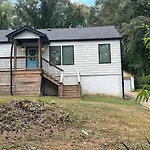 Welcome To Your Atlanta Retreat! Nice And Cozy